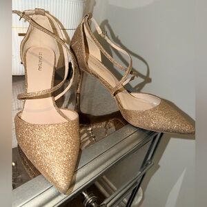 LE CHATEAU Gold Glitter Kitten Wrap Around Heels Pointed Toe Size 10 Like New